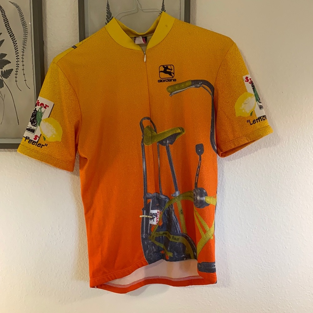Amazingly cool “lemon peeler” men’s bike jersey
